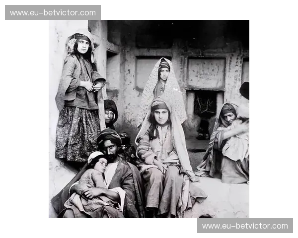 玫瑰、丝绸与深邃的眼眸：伊朗vs平庸世界的终极美学对决